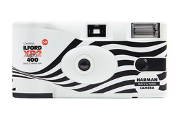 Harman Ilford XP2 Super engangskamera 24+3 Sort-hvit