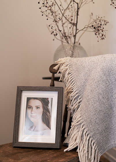 Focus Dahlia Bilderamme - Valnøtt, 40x50, 50x70