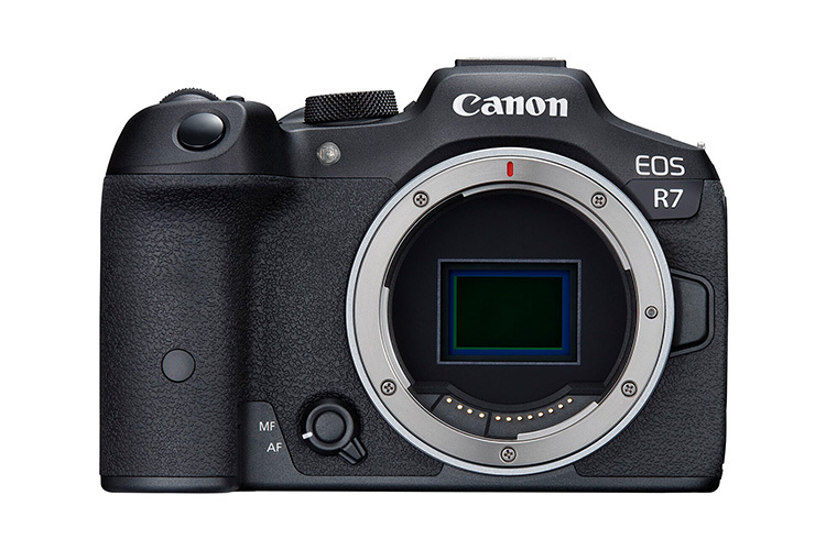 Canon EOS R7 Hus m/EF-EOS R-adapter