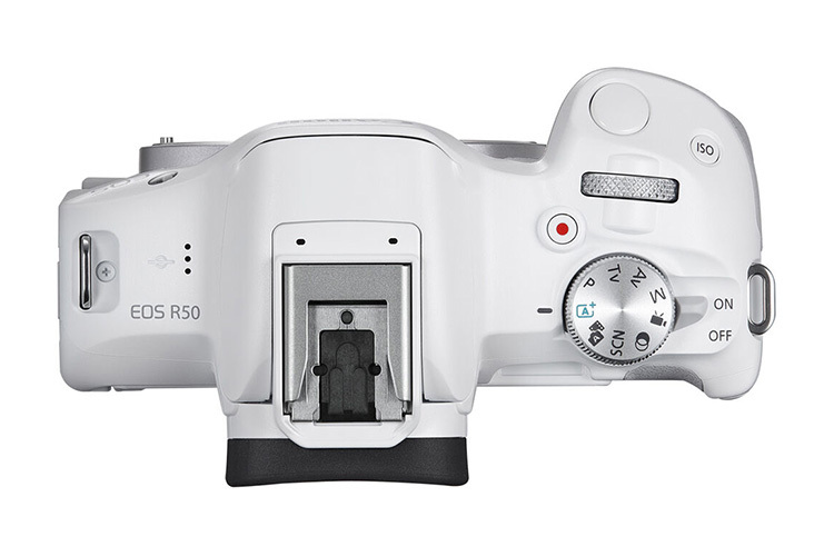 Canon EOS R50 Hvit + RF-S 18-45mm f/4.5-6.3 IS STM