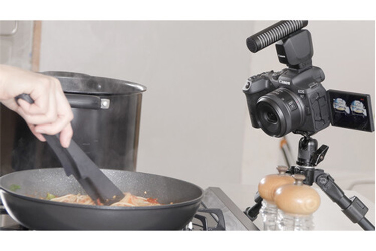 Canon RF-S 7.8mm f/4 STM Dual