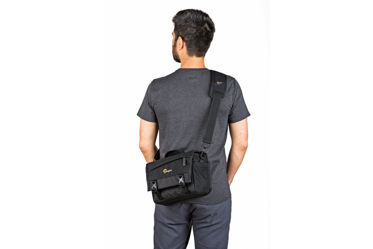 Lowepro m-Trekker SH 150 Skulderveske Grå