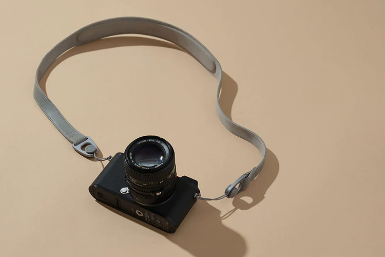 URTH Mantle Kamerarem V1 Grå