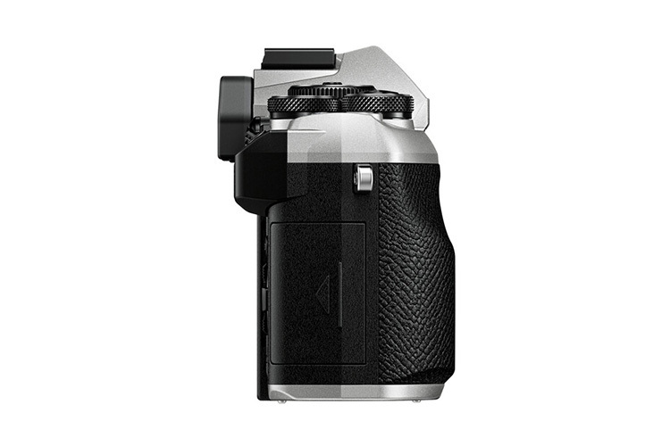 OM SYSTEM OM-5 Mark II + 12-45mm f/4 PRO Svart