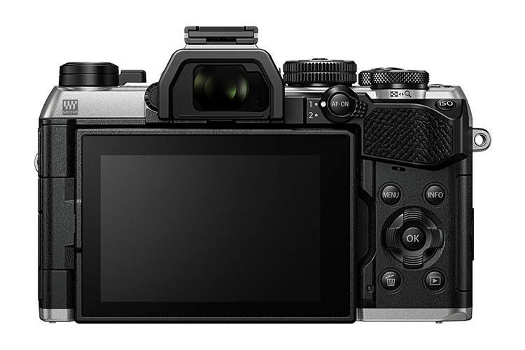 OM SYSTEM OM-5 Mark II + 12-45mm f/4 PRO Sølv