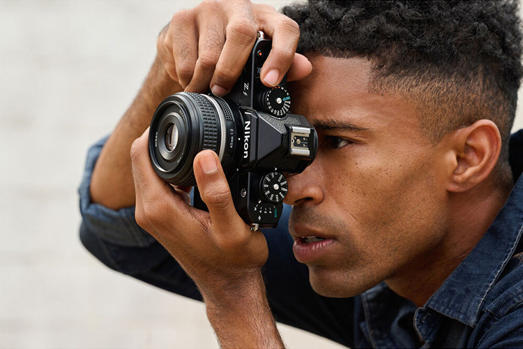 Nikon Z f Hus Svart