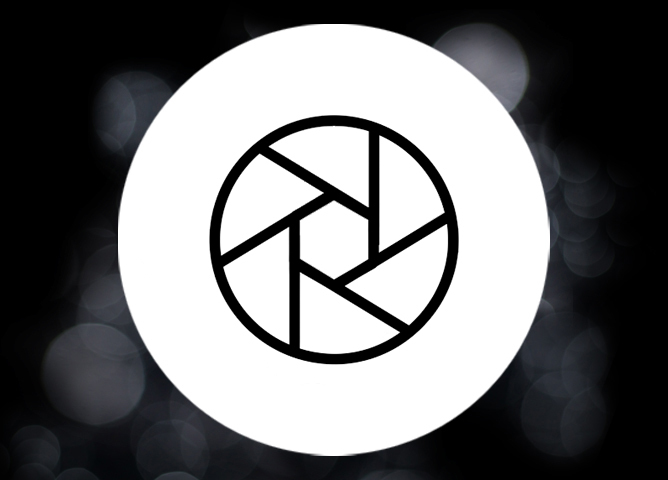 Ikon av en kamerablender med svart-hvitt design i en sirkulær form