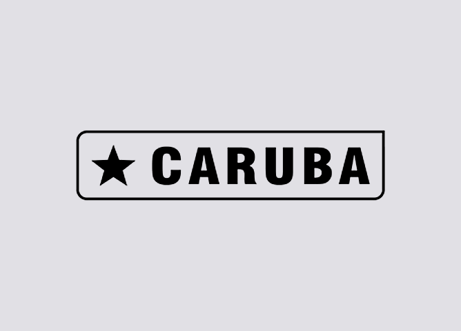 Svart stjerne og teksten "CARUBA" i store bokstaver inne i en rektangulær ramme