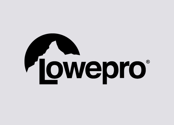 Logo med teksten «Lowepro» og en silhuett av et fjell over bokstavene