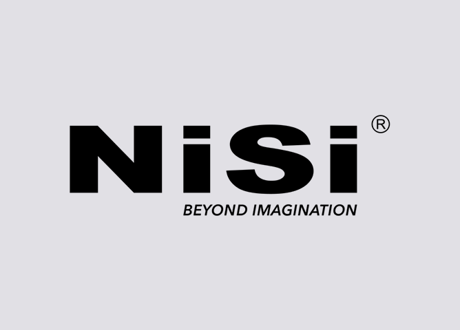 NiSi-logo med svart tekst og slagordet «Beyond Imagination» på grå bakgrunn