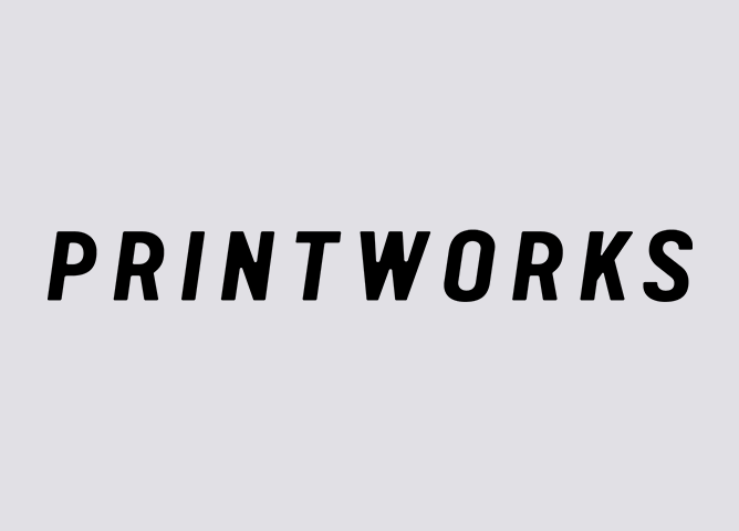Printworks-logo med sort tekst på lys grå bakgrunn