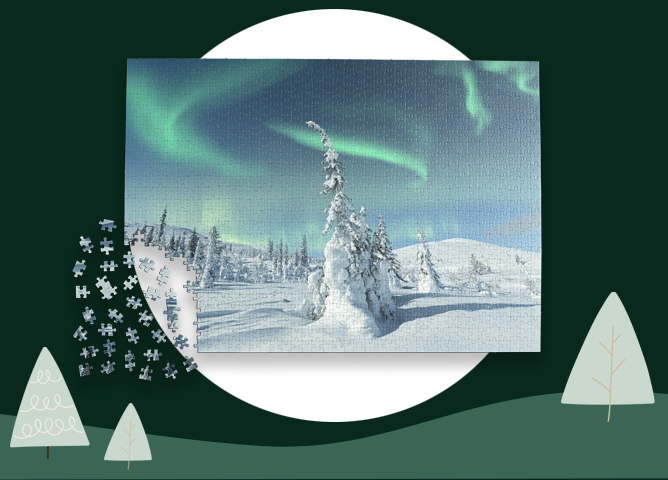 Puslespill med vinterlandskap, snødekte trær og nordlys som lyser opp himmelen Puslespill med vinterlandskap, snødekte trær og nordlys som lyser opp himmelen