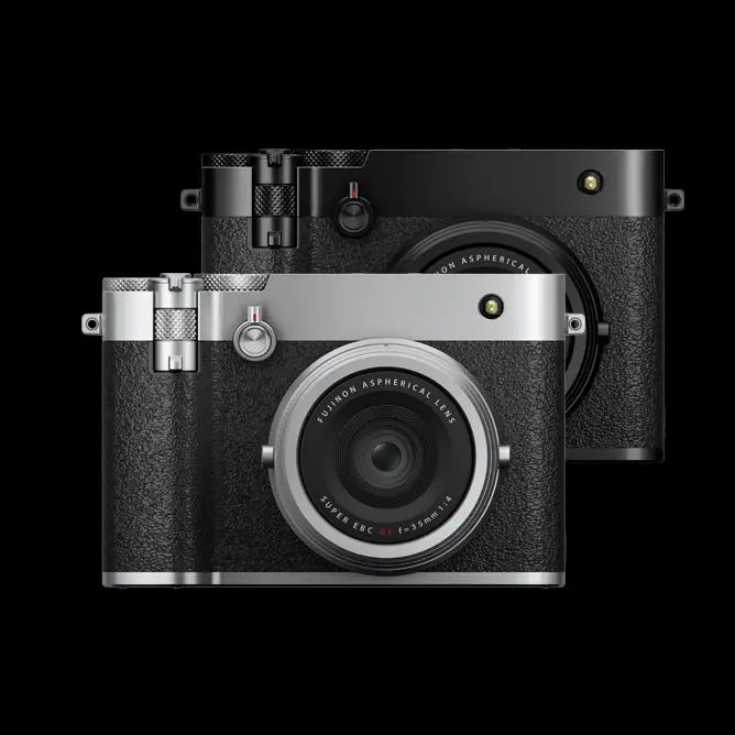 To digitale kameraer med retrodesign, én i sølv og én i svart, plassert foran en svart bakgrunn