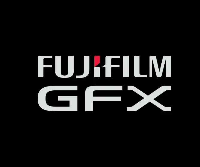 Fujifilm GFX-logo, hvit tekst med rød detalj på sort bakgrunn Fujifilm GFX-logo, hvit tekst med rød detalj på sort bakgrunn