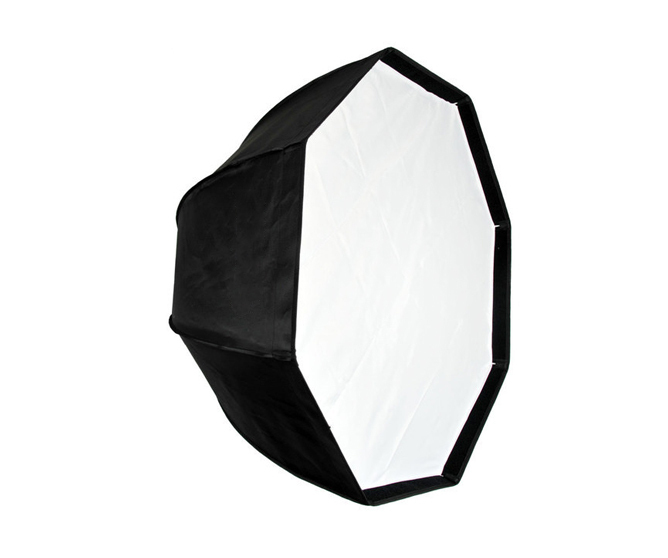 Sekskantet softboks med svart utside og hvitt diffusjonsmateriale foran Sekskantet softboks med svart utside og hvitt diffusjonsmateriale foran