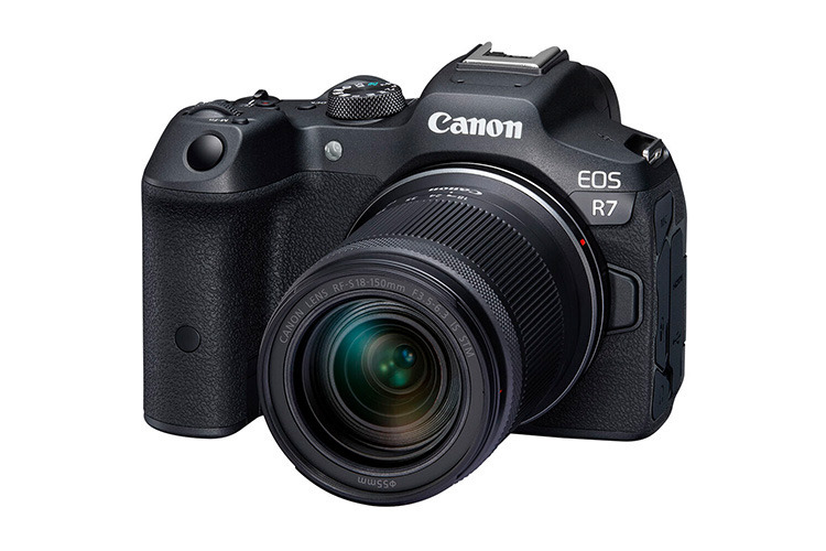 Canon EOS R7 + RF-S 18-150mm f/3.5-6.3 IS STM Canon EOS R7 + RF-S 18-150mm f/3.5-6.3 IS STM