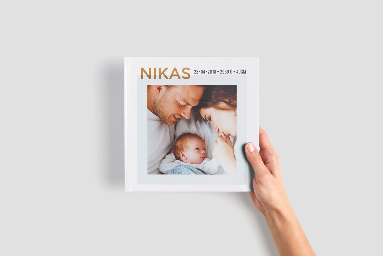 FAILED BY GPT, tried image url: https://www.japanphoto.no/wcsstore/DinkikkertNO/Photofinishing/JapanPhoto/CEWE-FOTOBOK/basiccard/cfb-square_lg.jpg