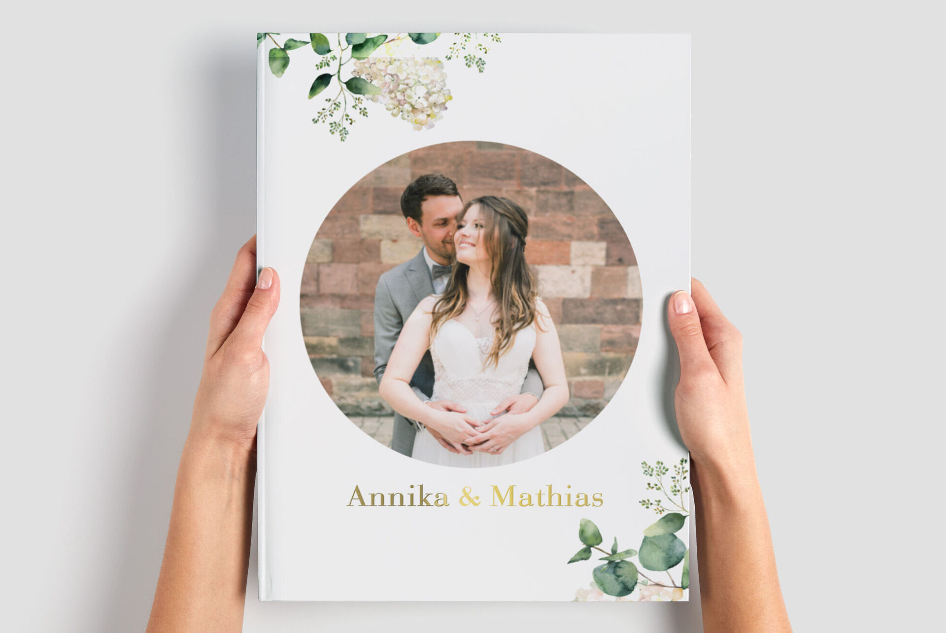 FAILED BY GPT, tried image url: https://www.japanphoto.no/wcsstore/DinkikkertNO/Photofinishing/JapanPhoto/CEWE-FOTOBOK/basiccard/cfb-xxl_lg.jpg