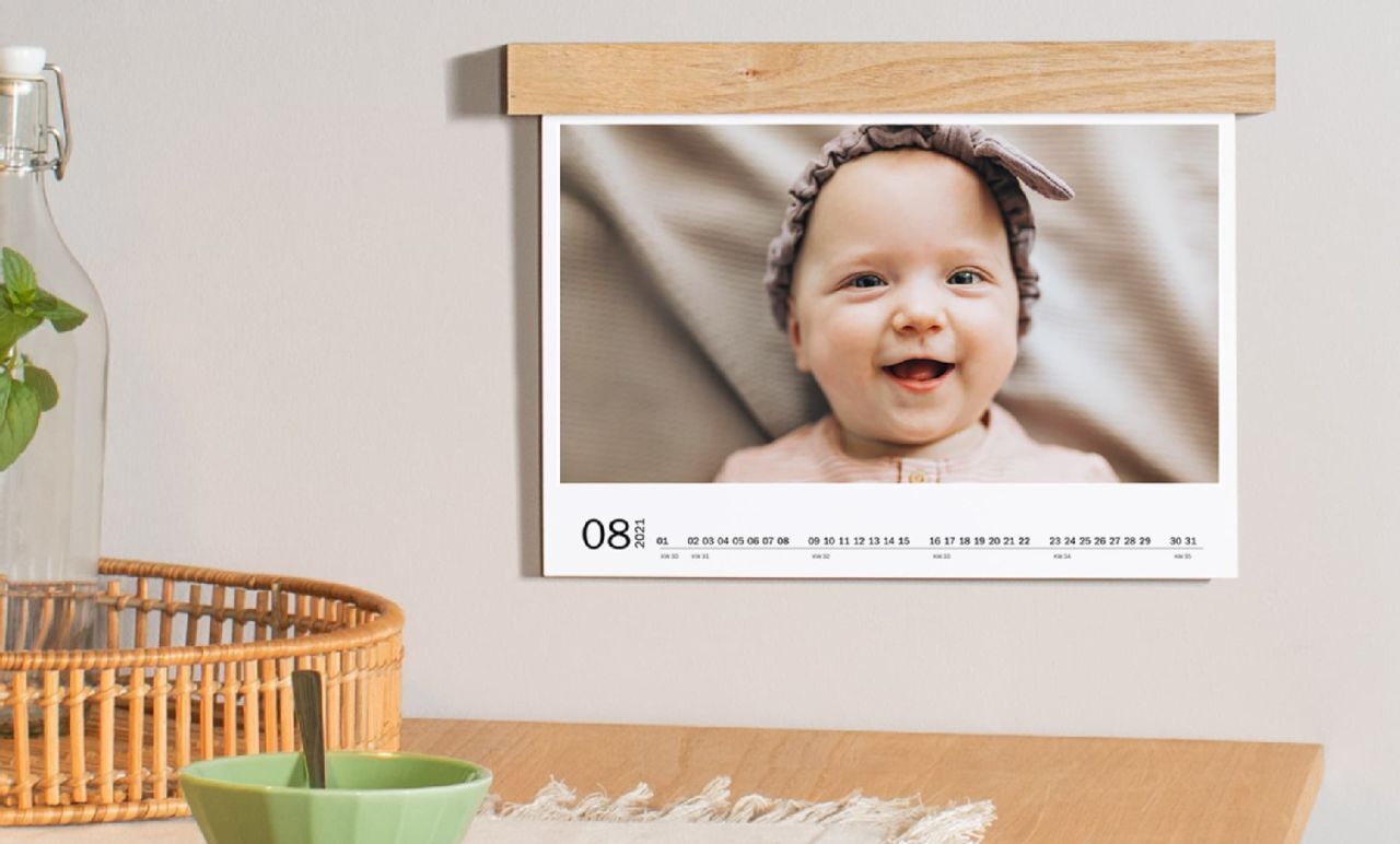 Veggkalender med trelist Veggkalender med trelist
