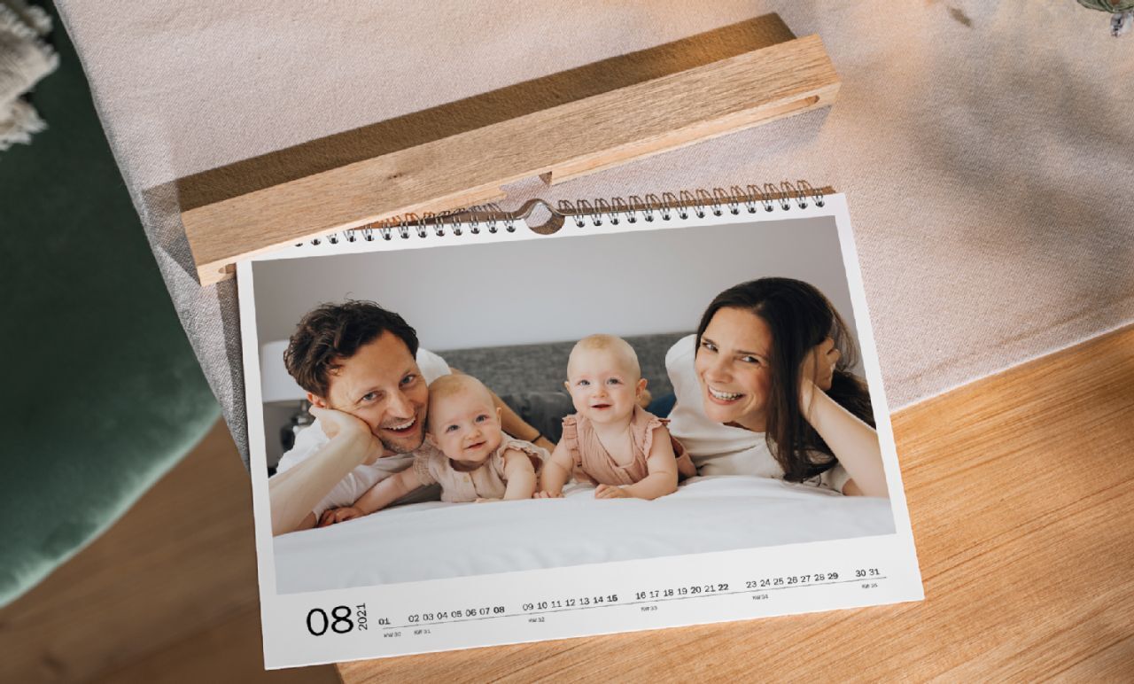 Veggkalender med trelist Veggkalender med trelist