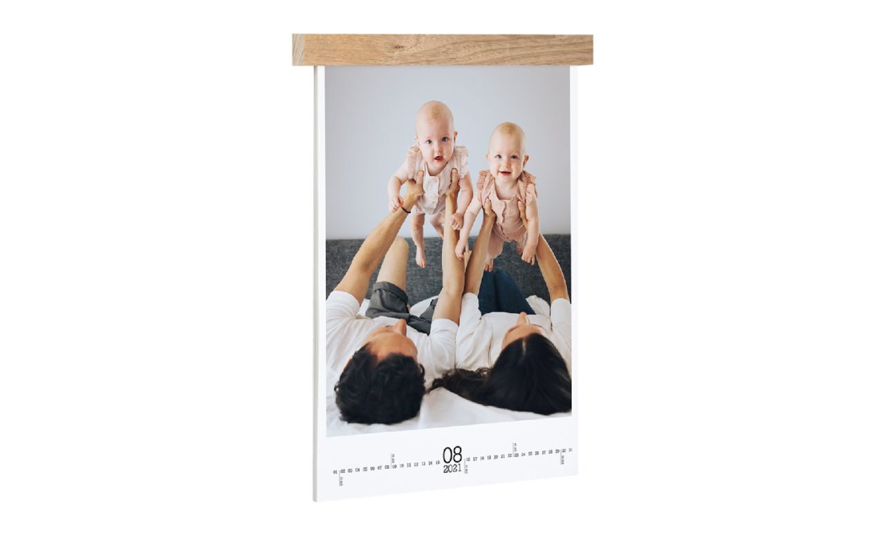 Veggkalender med trelist Veggkalender med trelist