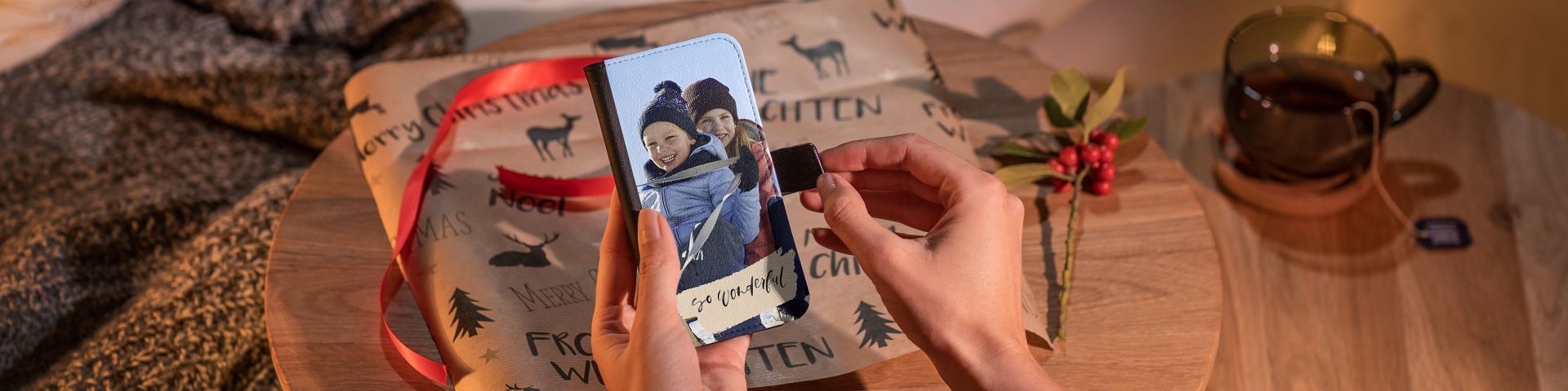 FAILED BY GPT, tried image url: https://www.japanphoto.no/wcsstore/DinkikkertNO//Photofinishing/JapanPhoto/xmas2021/jpno-bs-mobil-sideflipp-xmas21_lg.jpg